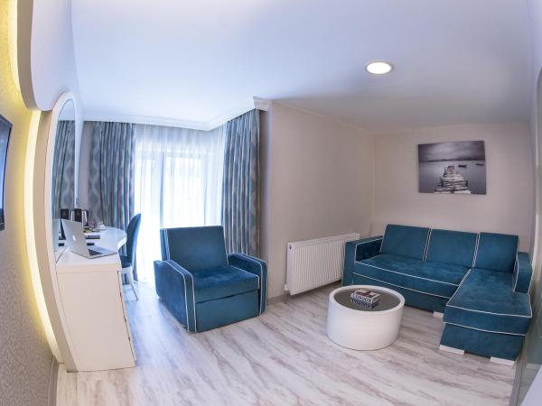 Demonti Hotel : photo 6 de la chambre suite avec jacuzzi