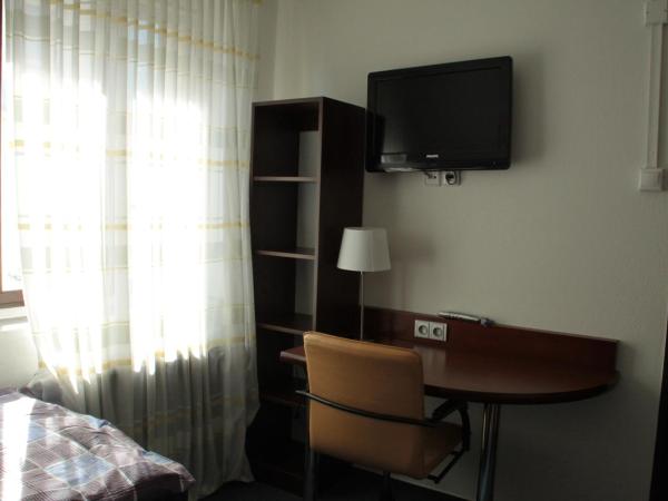 Pension & Restaurace Na Rychtě : photo 4 de la chambre chambre lits jumeaux avec salle de bains privative séparée