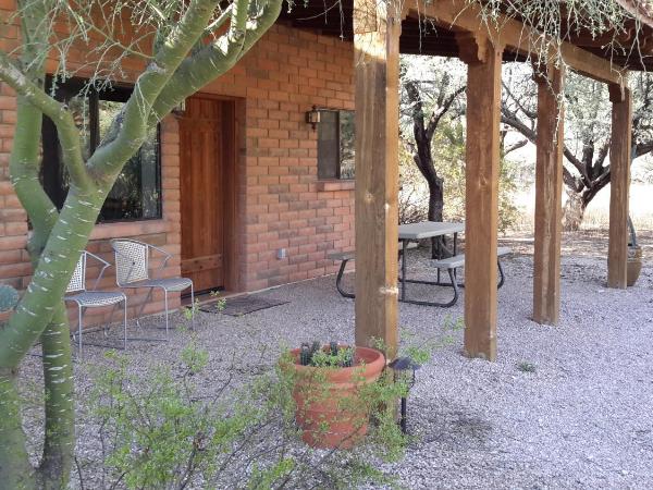 Desert Trails Bed & Breakfast : photo 2 de la chambre bungalow - vue sur jardin