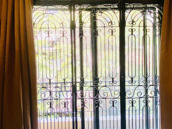 Budget Private Ac Room with Kitchen Near Osho Garden : photo 3 de la chambre chambre double ou lits jumeaux avec balcon