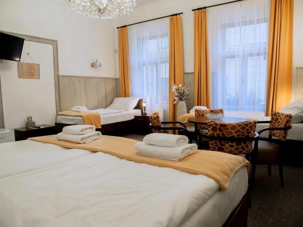 Old Prague House : photo 2 de la chambre chambre quadruple avec salle de bains privative séparée