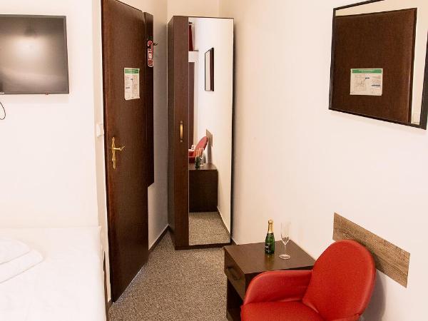 Old Prague House : photo 9 de la chambre chambre simple avec salle de bains privative