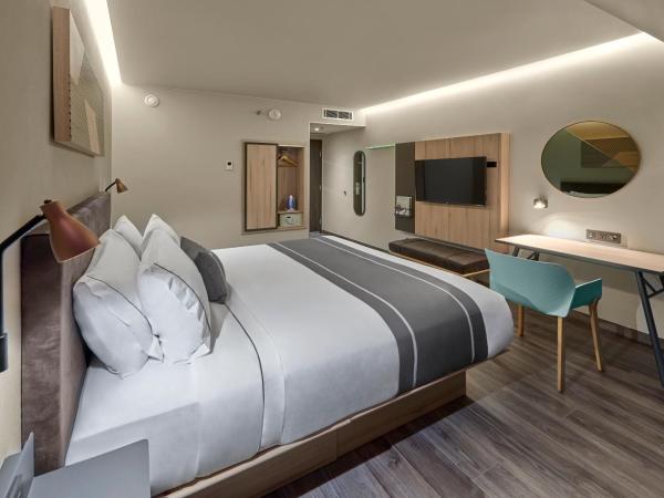 City Express Plus by Marriott Cancun Aeropuerto Riviera : photo 1 de la chambre chambre lit king-size