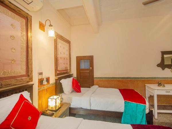 Amritara Manak Haveli, Jodhpur : photo 5 de la chambre heritage twin - free morning and evening rooftop live music on weekends and evening tea - coffee with cookies