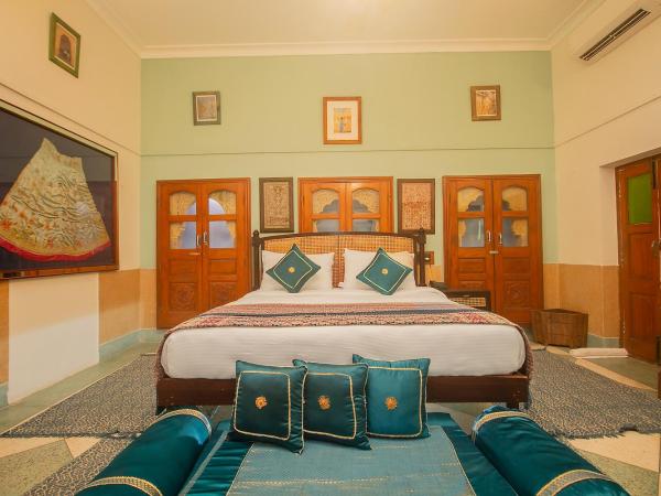 Amritara Manak Haveli, Jodhpur : photo 8 de la chambre royal room - free morning and evening rooftop live music on weekends and evening tea - coffee with cookies