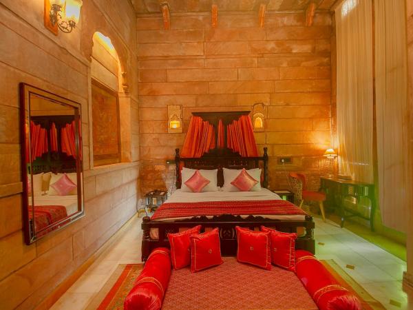 Amritara Manak Haveli, Jodhpur : photo 8 de la chambre maharani room - free morning and evening rooftop live music on weekends and evening tea - coffee with cookies