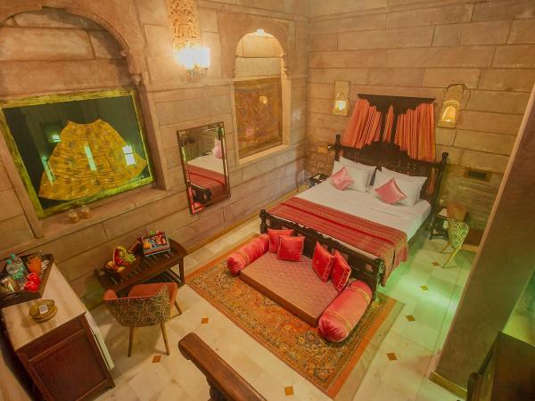 Amritara Manak Haveli, Jodhpur : photo 4 de la chambre maharani room - free morning and evening rooftop live music on weekends and evening tea - coffee with cookies