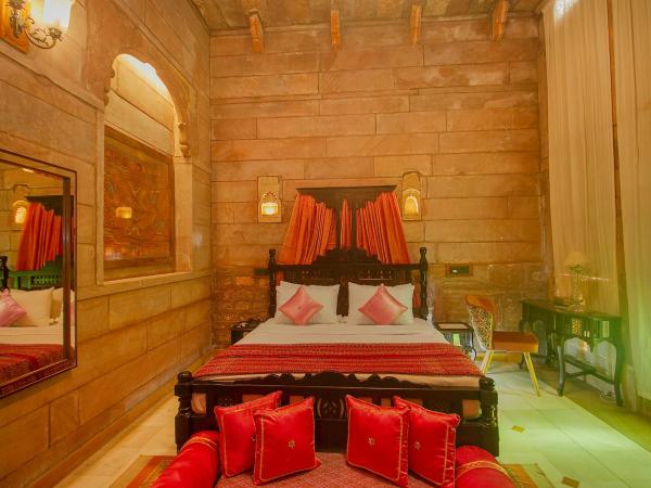 Amritara Manak Haveli, Jodhpur : photo 9 de la chambre maharani room - free morning and evening rooftop live music on weekends and evening tea - coffee with cookies