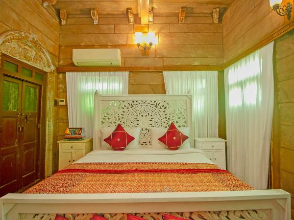 Amritara Manak Haveli, Jodhpur : photo 2 de la chambre royal room - free morning and evening rooftop live music on weekends and evening tea - coffee with cookies