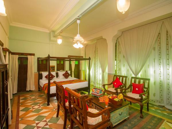 Amritara Manak Haveli, Jodhpur : photo 7 de la chambre maharaja suite with terrace access - free morning and evening rooftop live music on weekends and evening tea - coffee with cookies