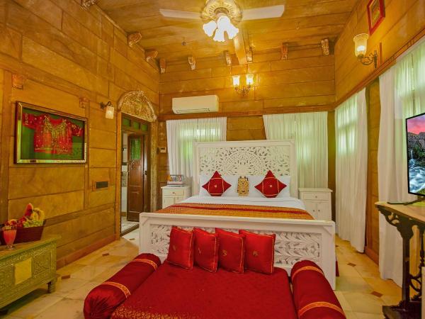 Amritara Manak Haveli, Jodhpur : photo 6 de la chambre royal room - free morning and evening rooftop live music on weekends and evening tea - coffee with cookies