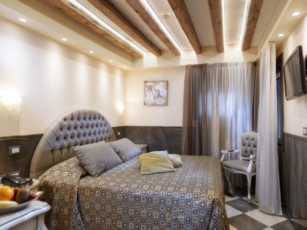 Hotel Santa Marina : photo 1 de la chambre chambre double ou lits jumeaux