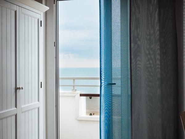 Hotel Niagara : photo 2 de la chambre comfort double room with lateral sea view