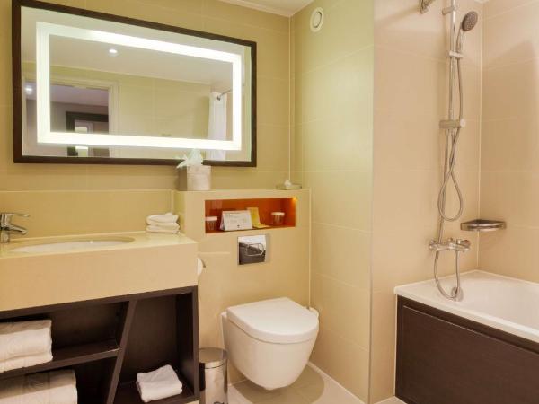 DoubleTree by Hilton London Ealing : photo 4 de la chambre suite junior lit queen-size