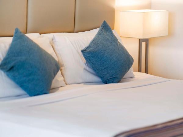 Rydges Esplanade Resort Cairns : photo 5 de la chambre chambre lit queen-size - vue sur mer