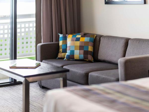Rydges Esplanade Resort Cairns : photo 3 de la chambre chambre lit queen-size - vue sur mer