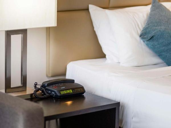 Rydges Esplanade Resort Cairns : photo 6 de la chambre chambre lit queen-size - vue sur mer