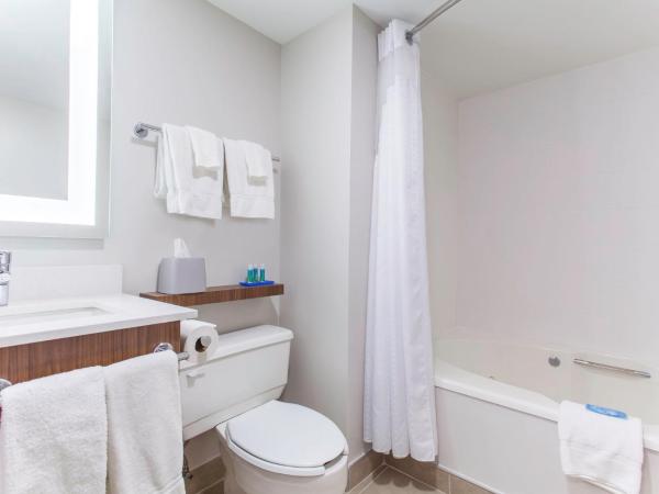 Holiday Inn Express & Suites Mississauga-Toronto Southwest, an IHG Hotel : photo 3 de la chambre chambre standard avec 2 lits queen-size