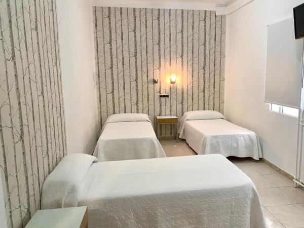 Hotel Alamo : photo 1 de la chambre chambre double ou lits jumeaux avec lit d'appoint