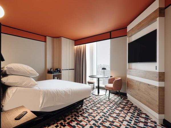 DoubleTree by Hilton Amsterdam Centraal Station : photo 8 de la chambre chambre accessible