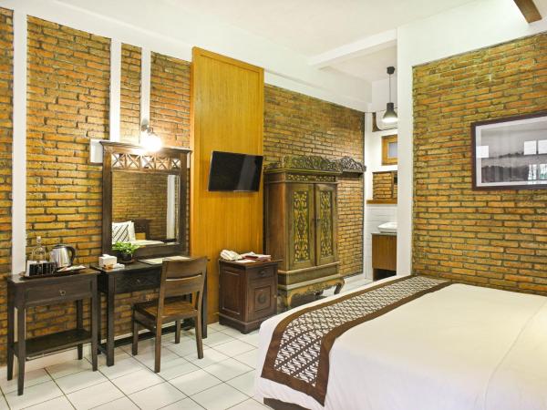 Paku Mas Hotel : photo 1 de la chambre chambre double deluxe avec balcon