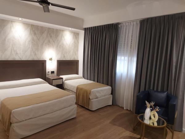 Hotel Internacional : photo 5 de la chambre chambre triple supérieure