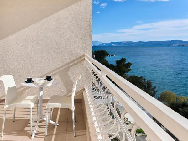 Mediteran Hotel by Aminess : photo 2 de la chambre comfort junior suite with sea view and balcony