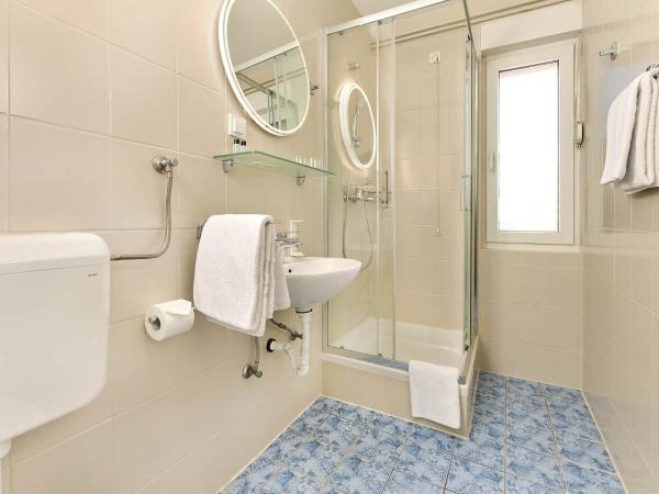 Mediteran Hotel by Aminess : photo 3 de la chambre chambre double standard avec balcon 