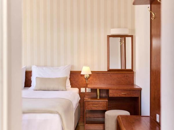 Mediteran Hotel by Aminess : photo 1 de la chambre standard family room with balcony