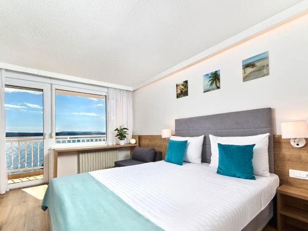 Mediteran Hotel by Aminess : photo 1 de la chambre chambre double supérieure avec balcon - vue sur mer