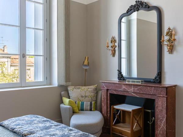 La Maison Mulatô, demeure privée d'hôtes, piscine & spa Libourne, Saint-Emilion : photo 6 de la chambre chambre double avec balcon