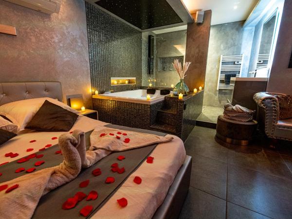 Suite Romantique : photo 4 de la chambre suite deluxe venezia avec baignoire spa