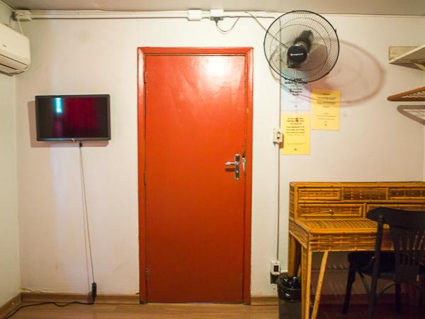 Mambembe Hostel : photo 2 de la chambre chambre double avec salle de bains commune
