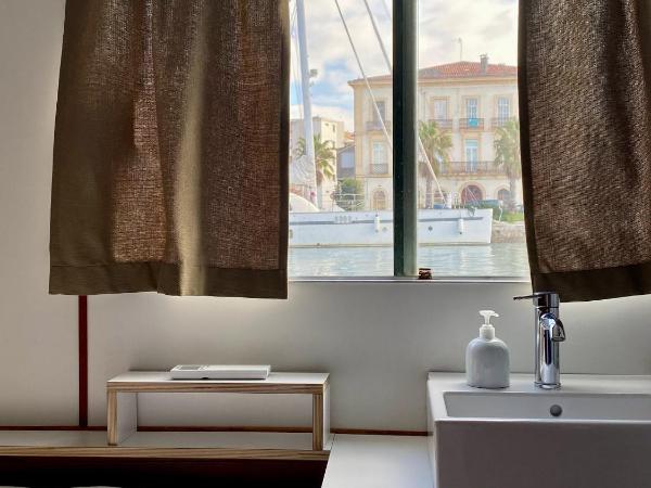 Péniche Anna Maria 4 : photo 2 de la chambre chambre double avec salle de bains privative