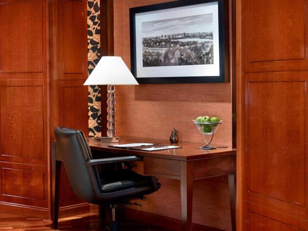 The Park Tower Knightsbridge, a Luxury Collection Hotel, London : photo 5 de la chambre suite hyde park penthouse 2 chambres - vue sur toits