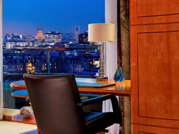 The Park Tower Knightsbridge, a Luxury Collection Hotel, London : photo 7 de la chambre suite lowndes penthouse 2 chambres - vue sur toits