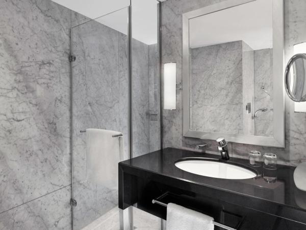 The Park Tower Knightsbridge, a Luxury Collection Hotel, London : photo 6 de la chambre suite exécutive 1 chambre avec 1 lit queen-size