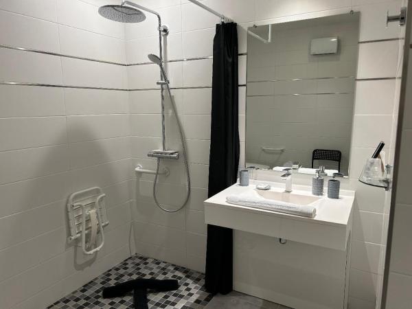 Le Grand Hôtel Mont Dore : photo 1 de la chambre chambre double - accessible aux personnes à mobilité réduite