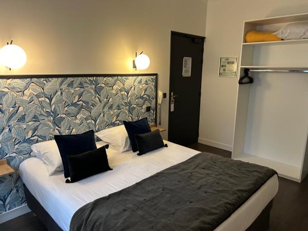 Le Grand Hôtel Mont Dore : photo 2 de la chambre chambre double - accessible aux personnes à mobilité réduite