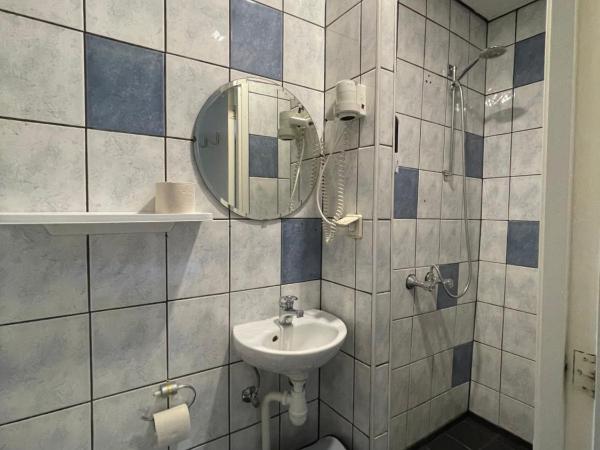 Flex-Inn : photo 10 de la chambre chambre lits jumeaux avec salle de bains privative