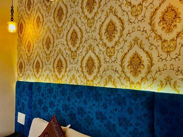 The Indraj Palace Hotel : photo 2 de la chambre chambre double deluxe (2 adultes + 1 enfant)