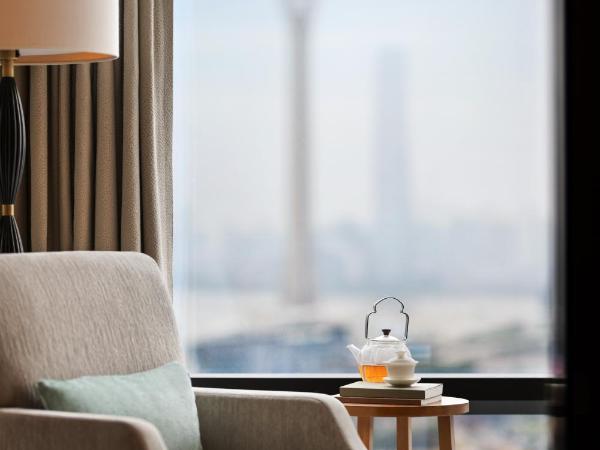 Mandarin Oriental, Macau : photo 5 de la chambre chambre lit king-size deluxe - vue sur lac