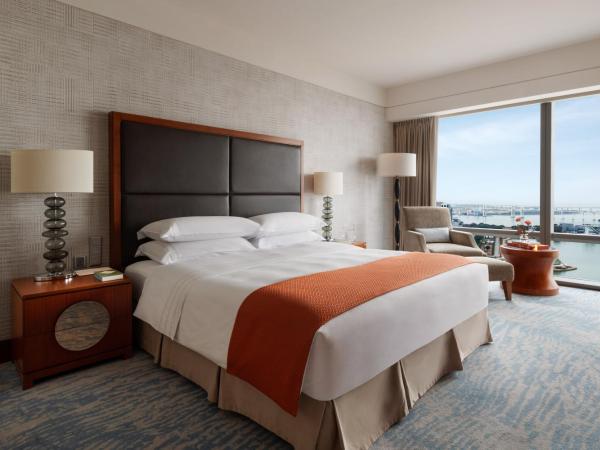 Mandarin Oriental, Macau : photo 2 de la chambre chambre lit king-size deluxe - vue sur baie