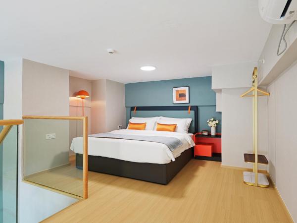 Livetour Hotel Panyu Nancun Wanbo Metro Guangzhou : photo 4 de la chambre chambre lit queen-size deluxe