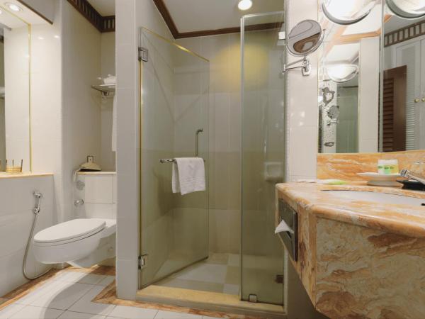 The Jesselton Hotel : photo 3 de la chambre chambre lit king-size de luxe 