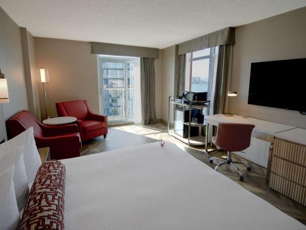 Coast Victoria Hotel & Marina by APA : photo 2 de la chambre hébergement lit king-size côte