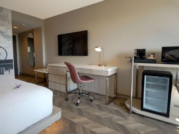 Coast Victoria Hotel & Marina by APA : photo 3 de la chambre hébergement lit king-size côte