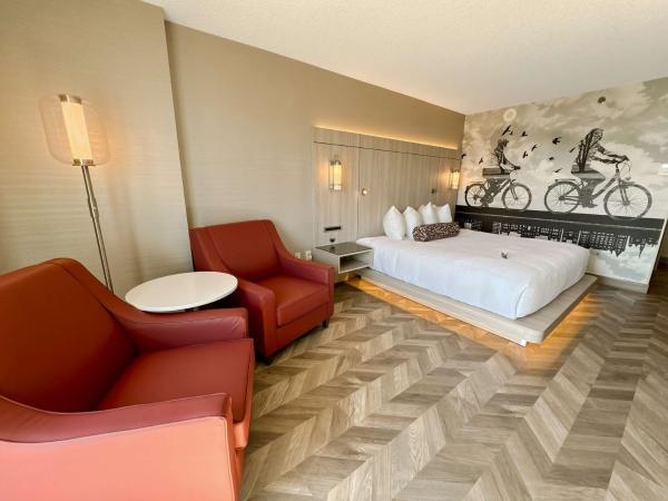 Coast Victoria Hotel & Marina by APA : photo 6 de la chambre hébergement lit king-size côte