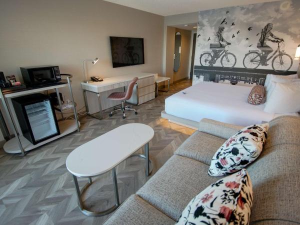 Coast Victoria Hotel & Marina by APA : photo 4 de la chambre hébergement lit king-size - côté littoral - vue sur océan