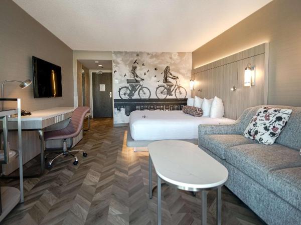 Coast Victoria Hotel & Marina by APA : photo 5 de la chambre hébergement lit king-size - côté littoral - vue sur océan